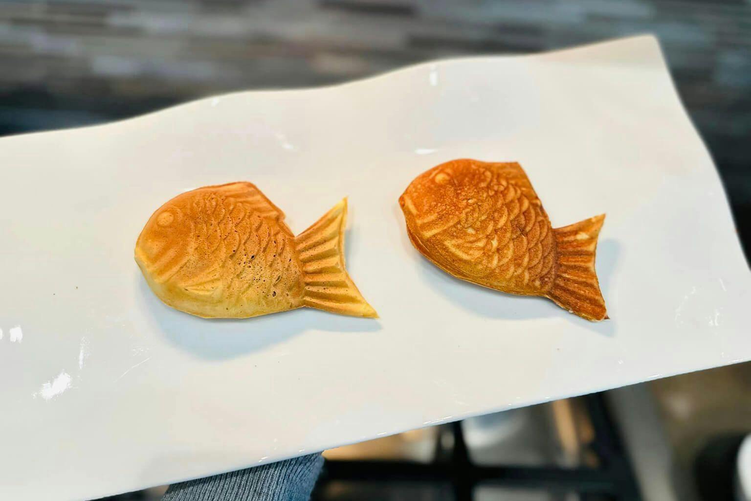 Two taiyaki that are cooking different time lengthes